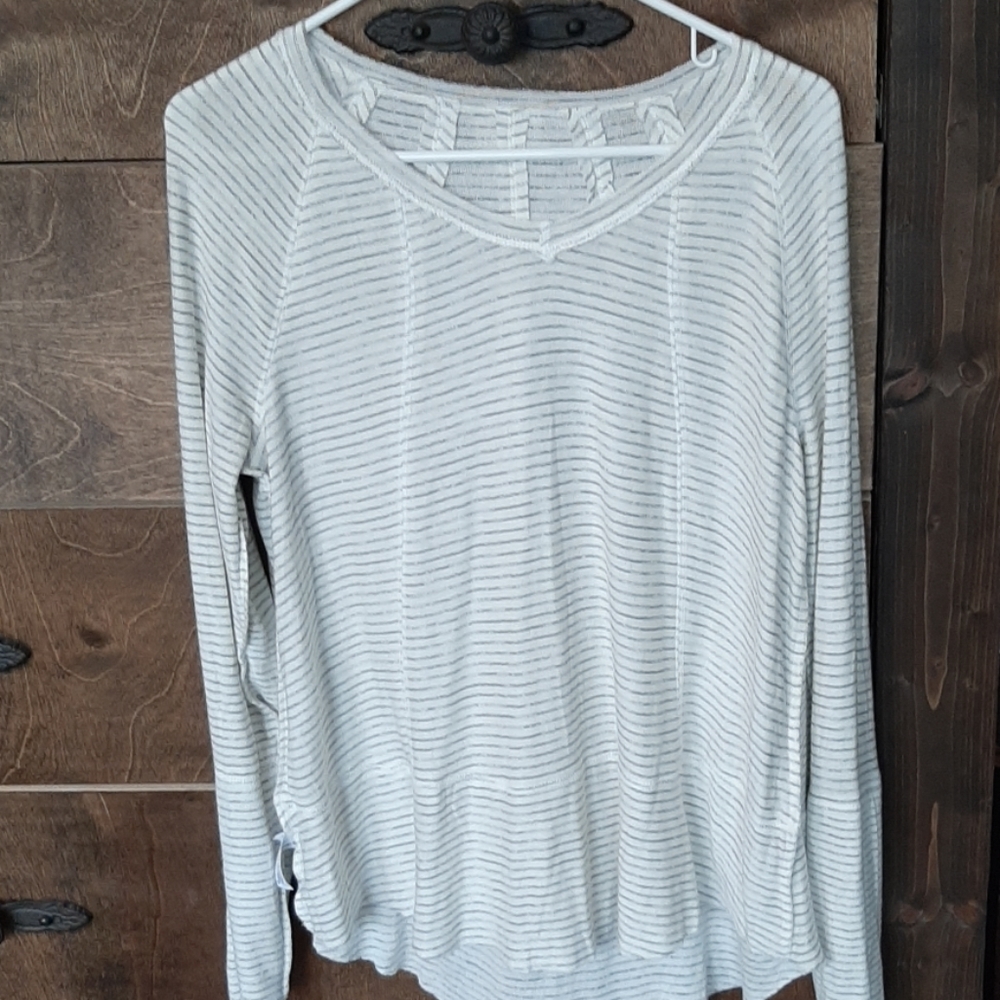 Knox Rose ivory and thin line black lightweight to